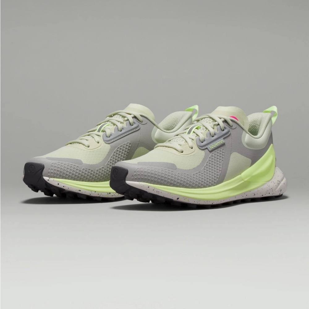 Stylish Women's Running Shoes in Gray and Green
